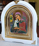 Ікона Пресвята Богородиця Стягнення Загиблих у білому арочному кіоті з декоративними куточками, розмір кіота 28*25, сюжет 15*18., фото 2