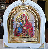 Икона П.Б.Троеручица в белом арочном киоте с декоративными уголочками, размер 26*29, подарочная коробка