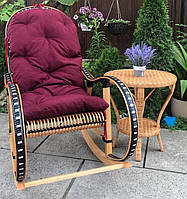 Крісло гойдалка з накидкою і плетеним столом
