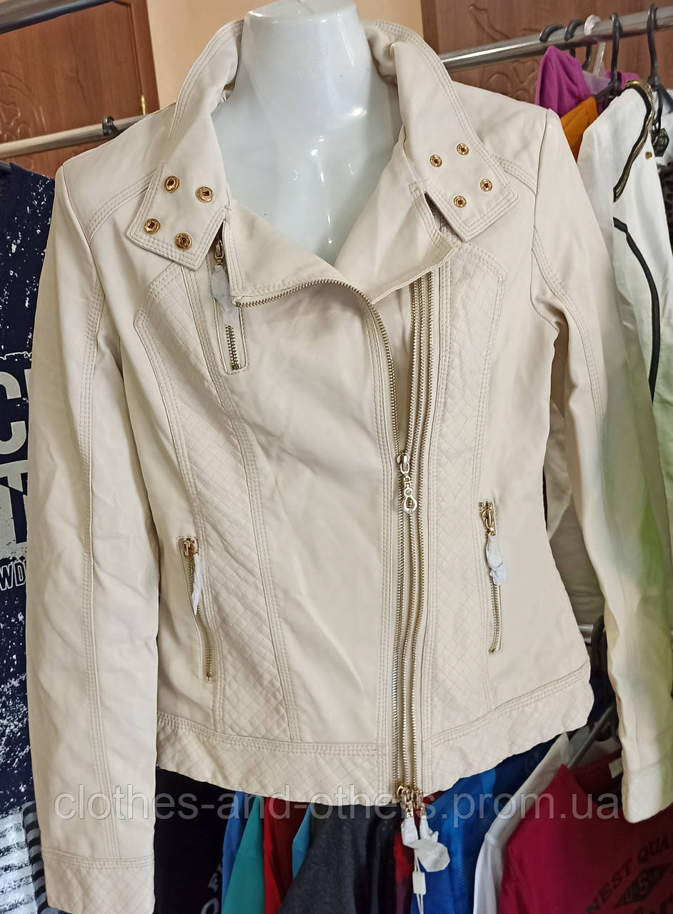 Женская куртка светло бежевого цвета, кожзам, ЭКО кожа, с карманами, на ...