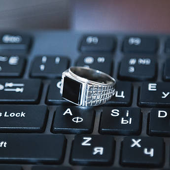 Перстень срібний чоловічий із чорним оніксом