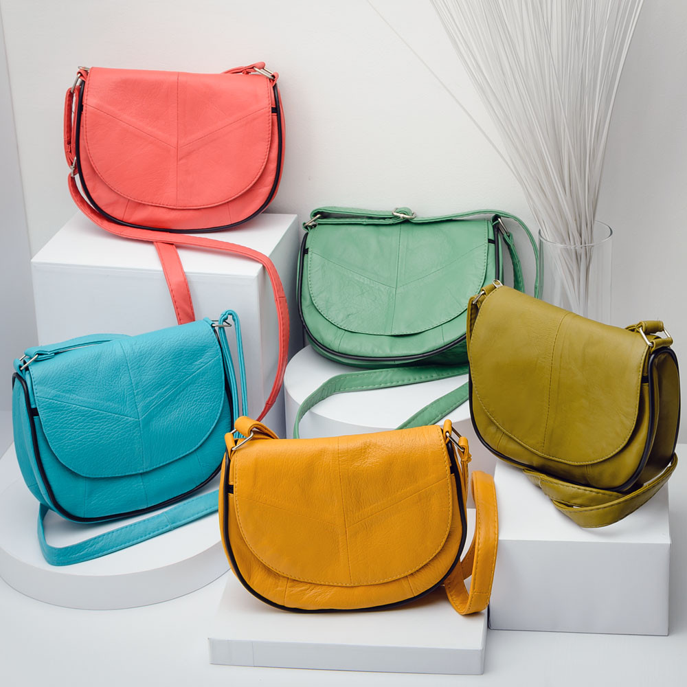 Шкіряна жіноча сумка напівкруглої форми через плече "Принцеса" в асортименті (5615)