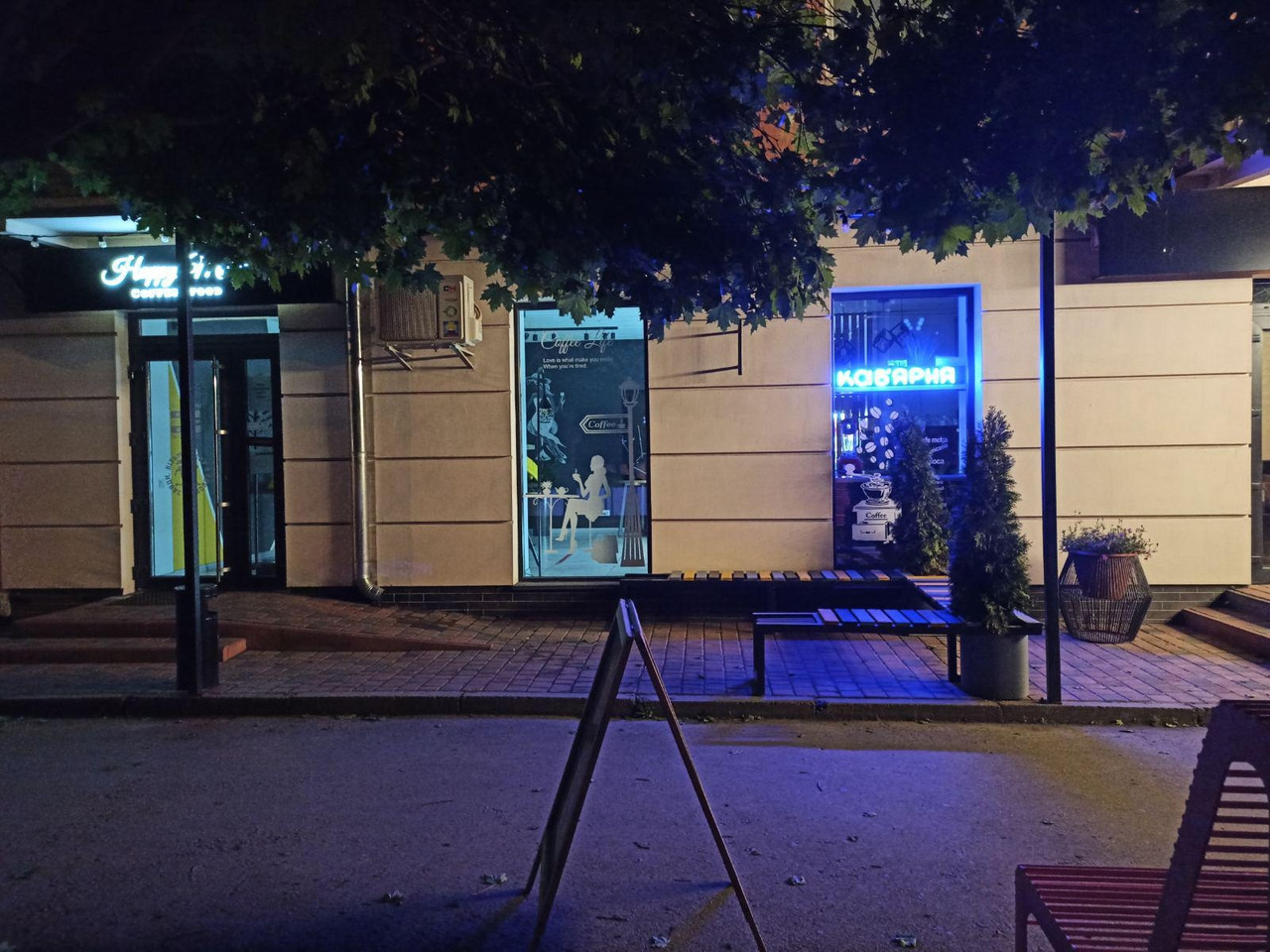 Світлодіодна лед неонова вивіска. Світлові вивіски для кафе.