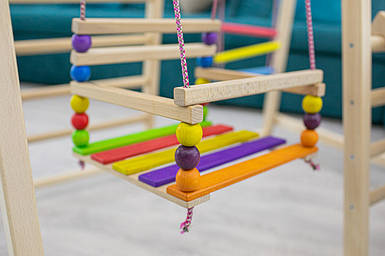 Дитяча гойдалка дерев'яна кольорова з бортиками 30х28 см з екологічного матеріалу