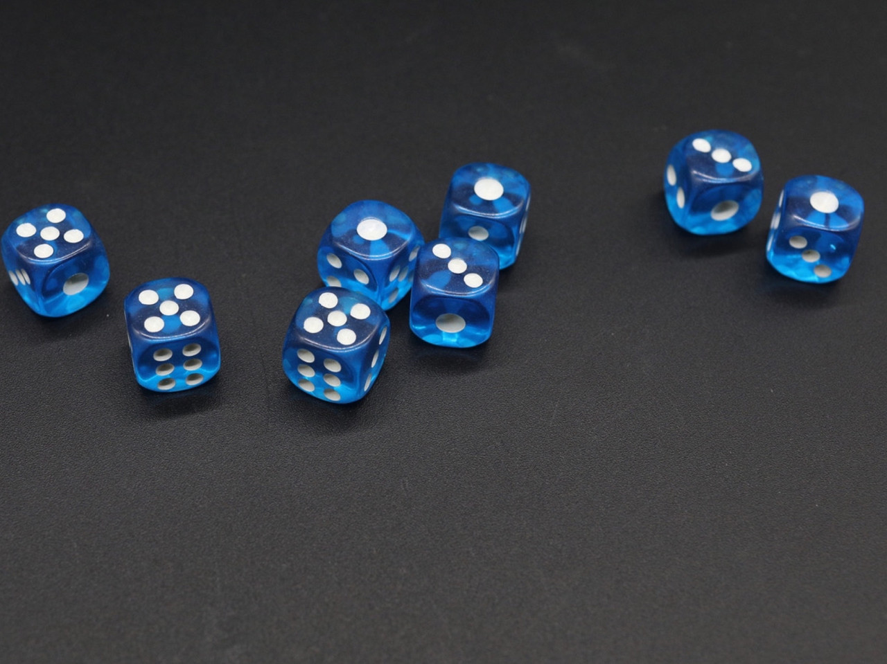 Гральні кістки для настільних ігор із закругленими кутами, з білими крапками, 12 мм