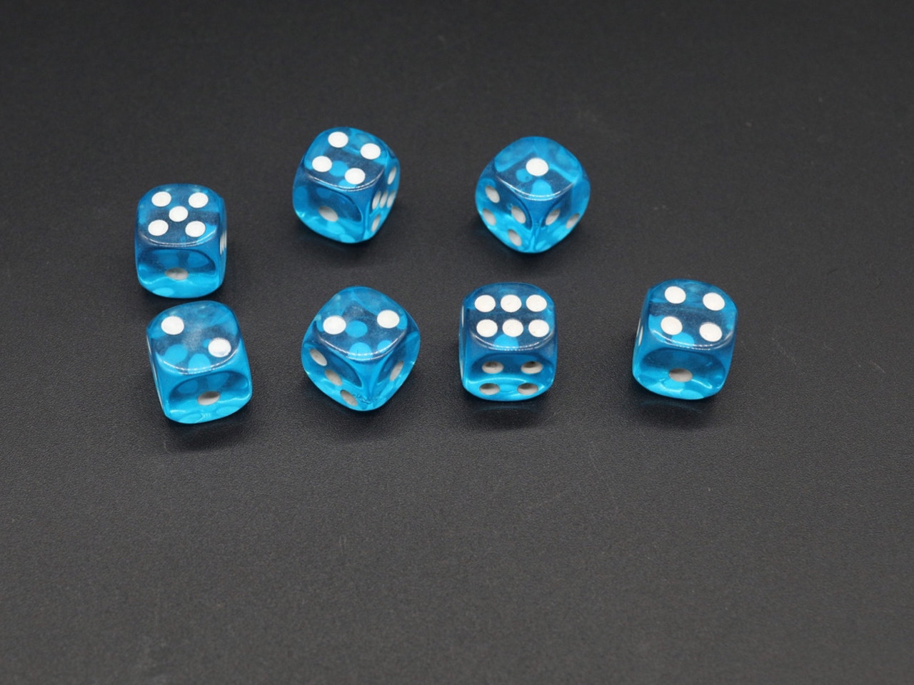 Кости игральные для настольных игр и покера, голубого цвета с белыми точками, размер 14 мм, закругленные углы - фото 2 - id-p1194354398