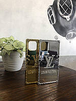 Чехол Louis Vuitton для iPhone 11 Pro /Айфон 11 Про квадратный с логотипом LV золотой