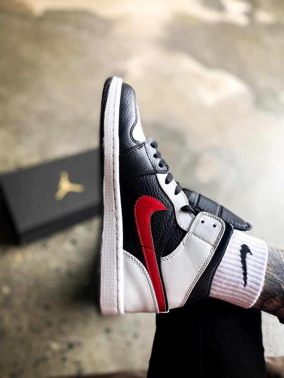 Nike Air Jordan 1 Mid "Black Chile Red/White"