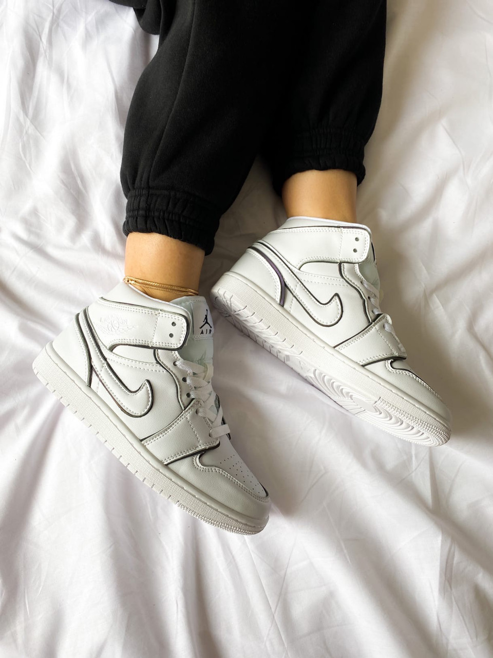 Nike Jordan 1 Mid "White/Black"