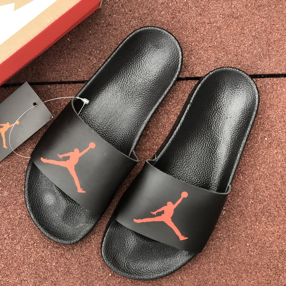 Чоловічі капці Nike Air Jordan стильні тапочки чорні червоні 41 Розмір