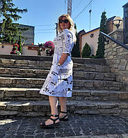 Жіноча трикотажна повсякденна ділова біла сукня 40-46 р з чорним принтом у вигляді написів з кишенями