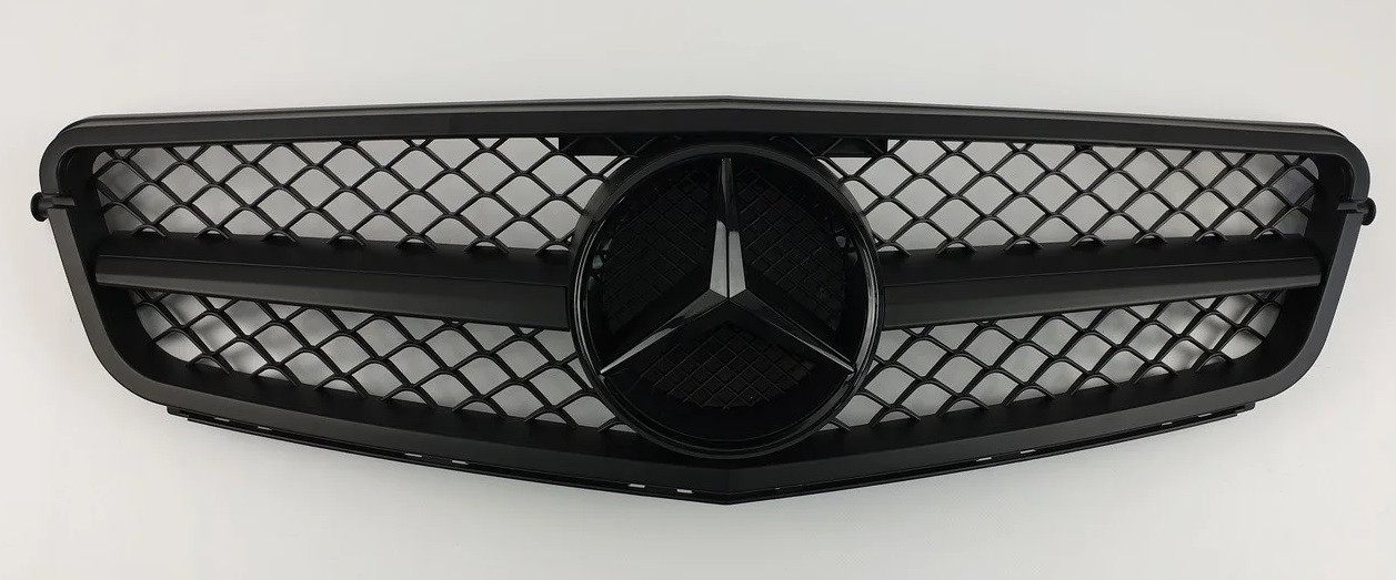 Решітка радіатора Mercedes W204 стиль C63 AMG (чорний мат + чорна зірка)