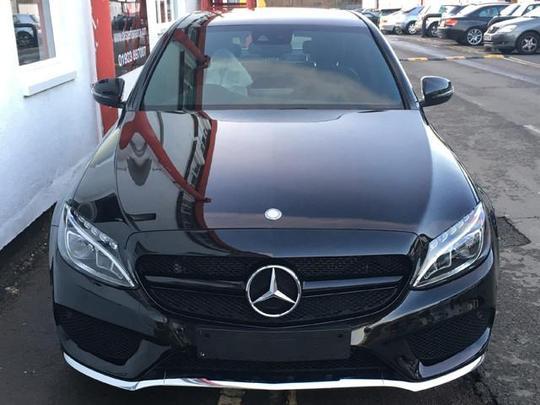 Решітка радіатора Mercedes W205 стиль C63 AMG (чорний глянець)
