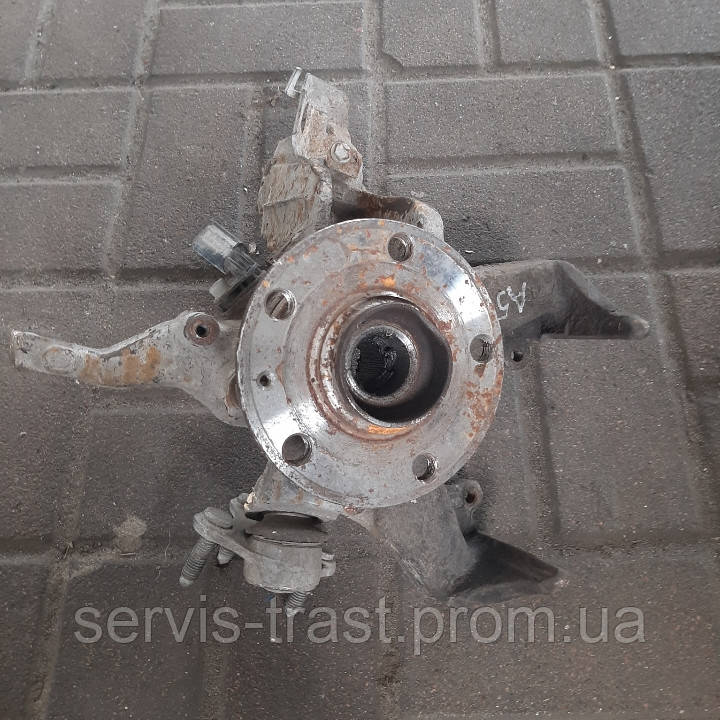 Поворотний кулак передній правий Skoda Octavia A5