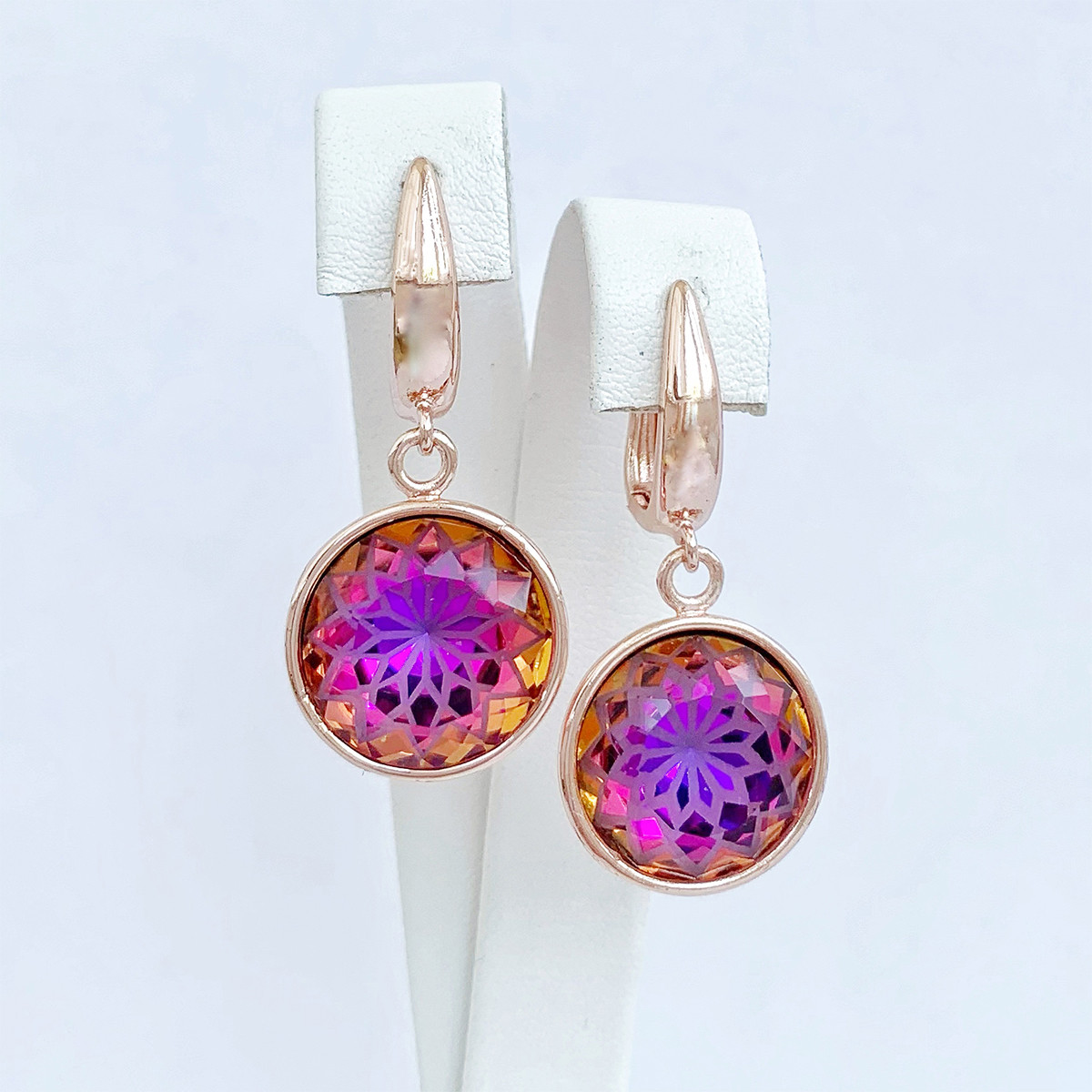 Сережки SONATA з медичного золота, кристали Swarovski фіолетово-оранжевого кольору з візерунком, позолота PO,