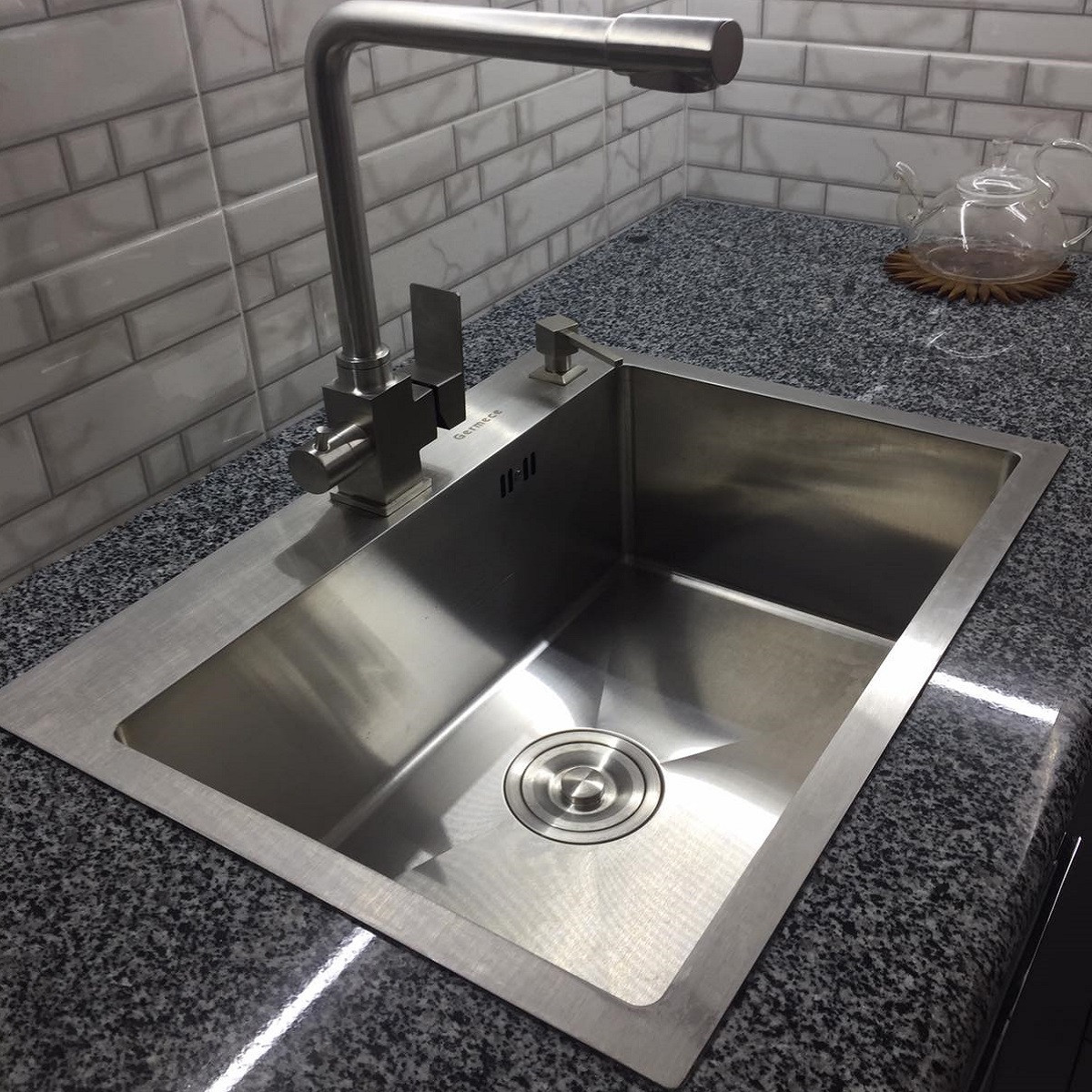 Кухонна мийка Platinum HANDMADE 6846 HD-D001 сталь 3.0/1.2