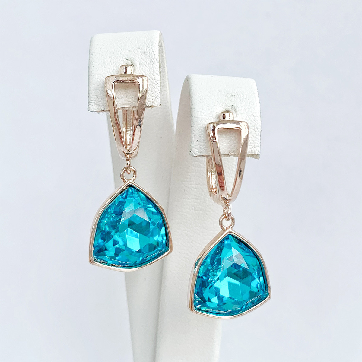 Сережки SONATA з медичного золота, кристали Swarovski блакитного кольору, позолота PO, 25751