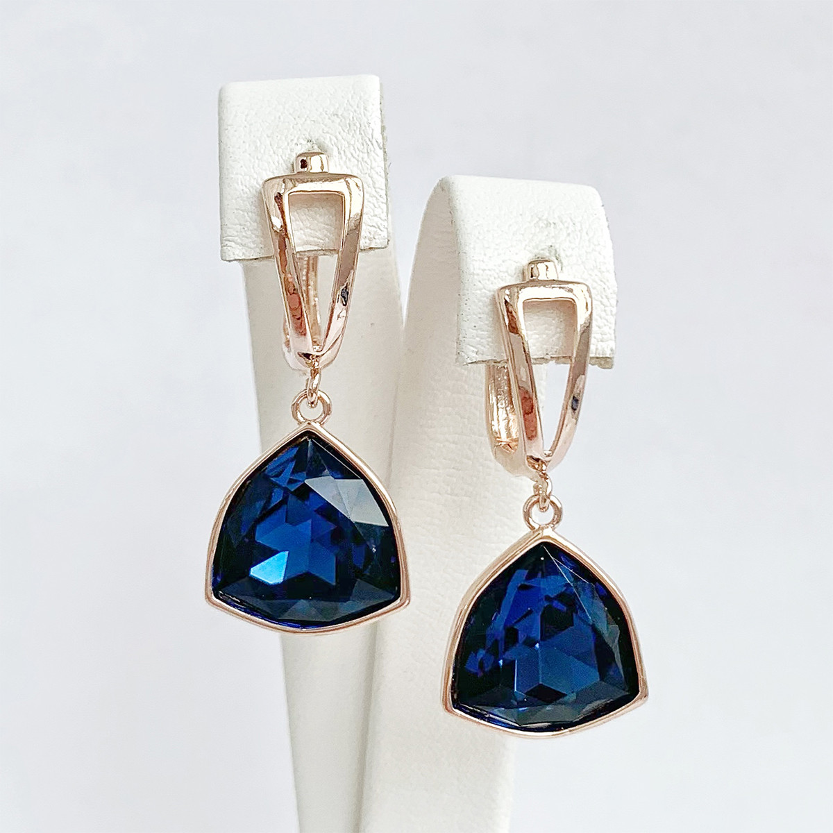 Сережки SONATA з медичного золота, кристали Swarovski синього кольору, позолота PO, 25757