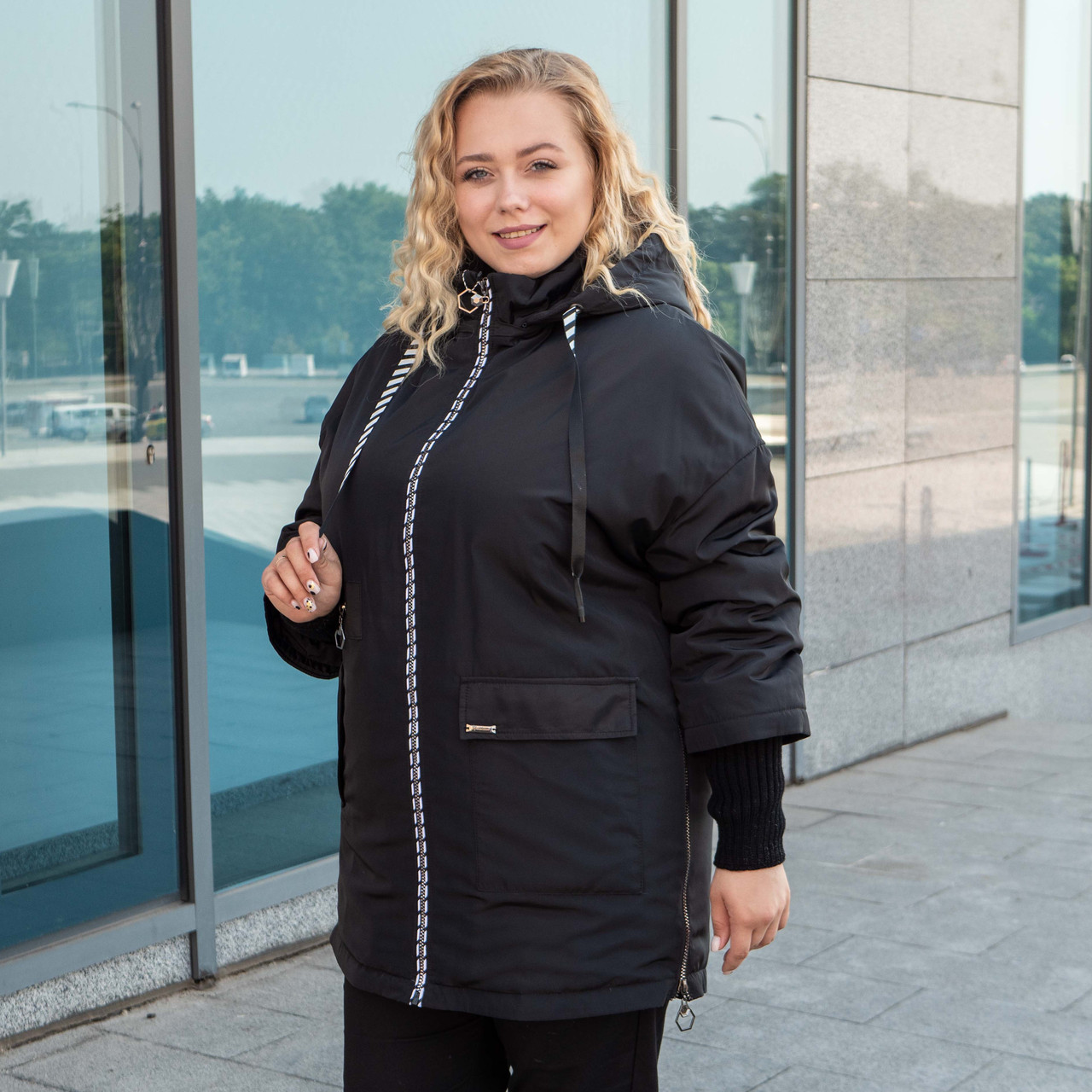 Удлиненная куртка женская демисезонная большого размера 50-60 черный - фото 2 - id-p1448921377