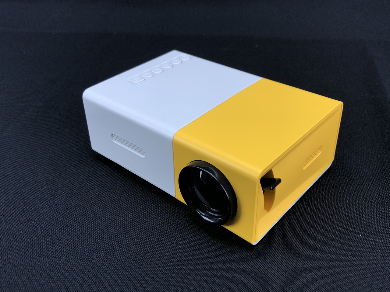 Міні проектор портативний Міні проектор з динаміком LED Projector YG300 з пультом