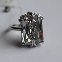 Серебряное женское кольцо с крупным камнем Скарлет - женское кольцо из серебра 925 пробы с покрытием родием