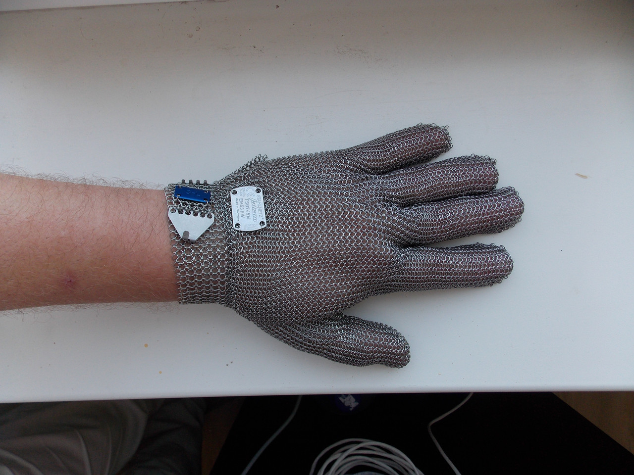 Рукавичка кольчужна Manulatex для м'ясника, обвальника, 5 пальців, металевий ремінець