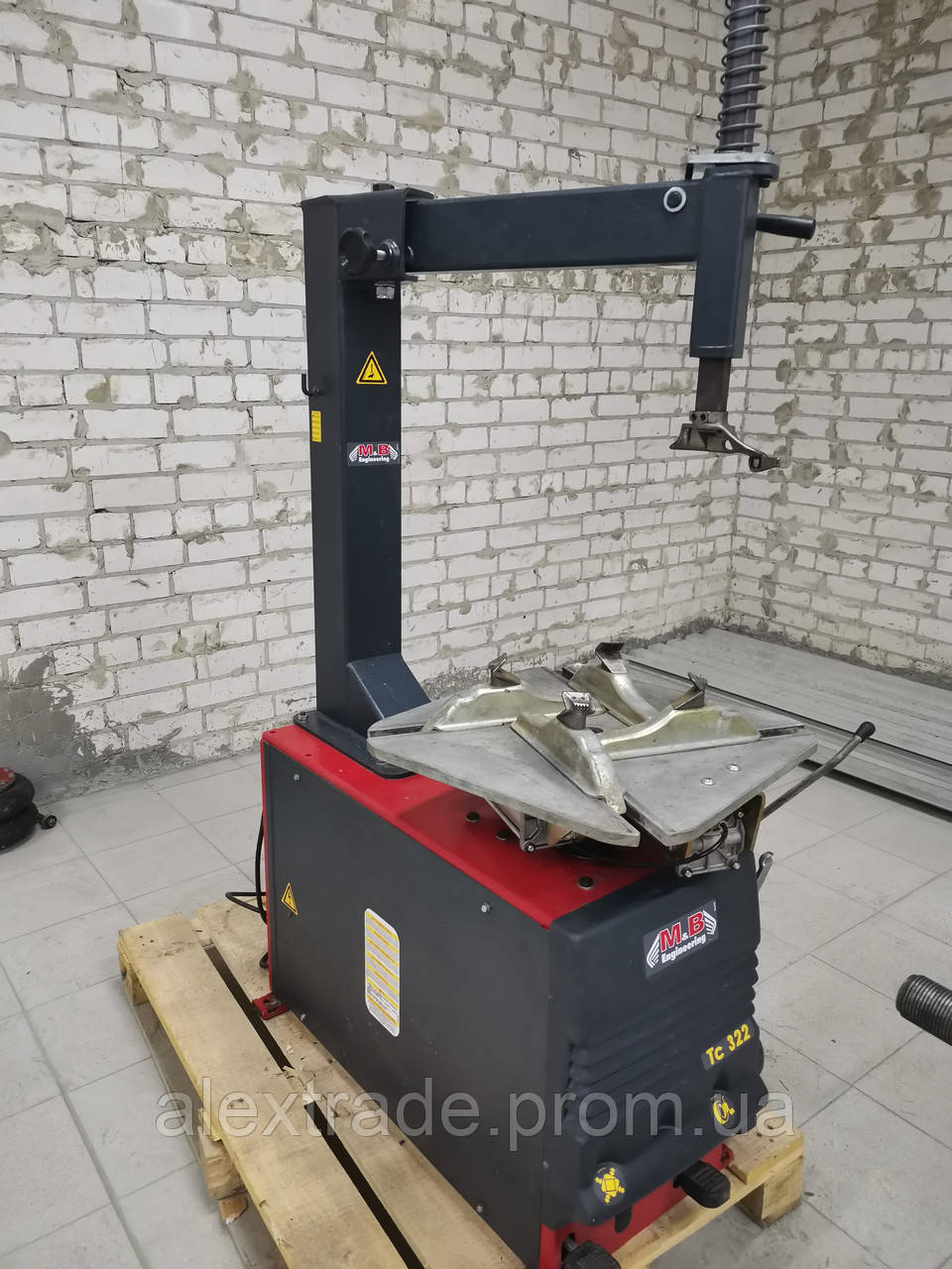 Шиномонтажний верстат, напівавтоматичний M&B Engineering, TC 322, фото 1