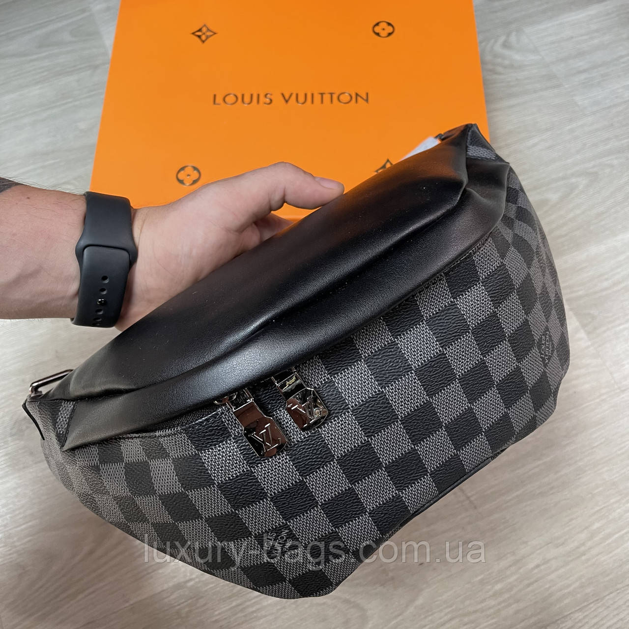 Нагрудна сумка Louis Vuitton Discovery