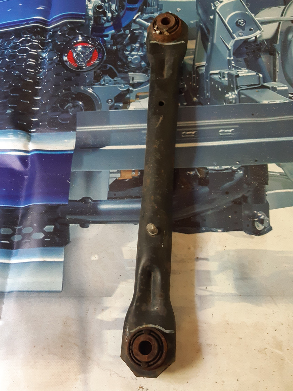 6H525A994CF LR002576 Важіль задній Range Rover Evoque