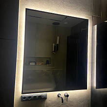 ЗЕРКАЛО LOFT У ЧОРНОЇ МЕТАЛІЧНИЙ РАМЕ З LED-ПОДСВІТКОЇ