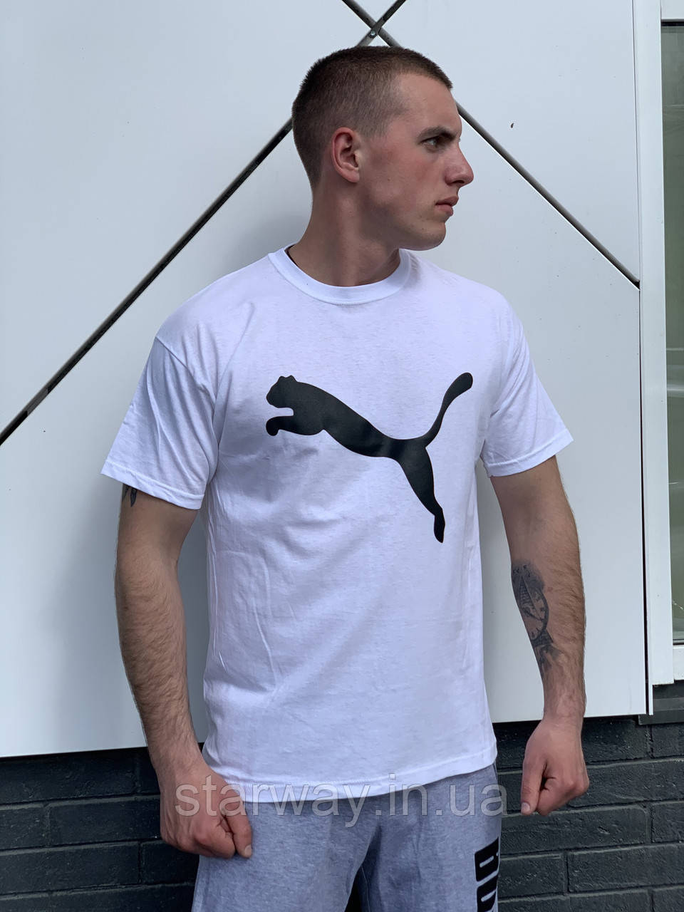 Чоловіча футболка з чорним принтом пума, фото 1