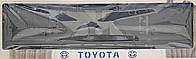 Рамка номерного знака c надписью и логотипом Toyota