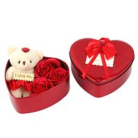 Подарочная шкатулка в форме сердечка с Розами и игрушкой Красная 3 бутона