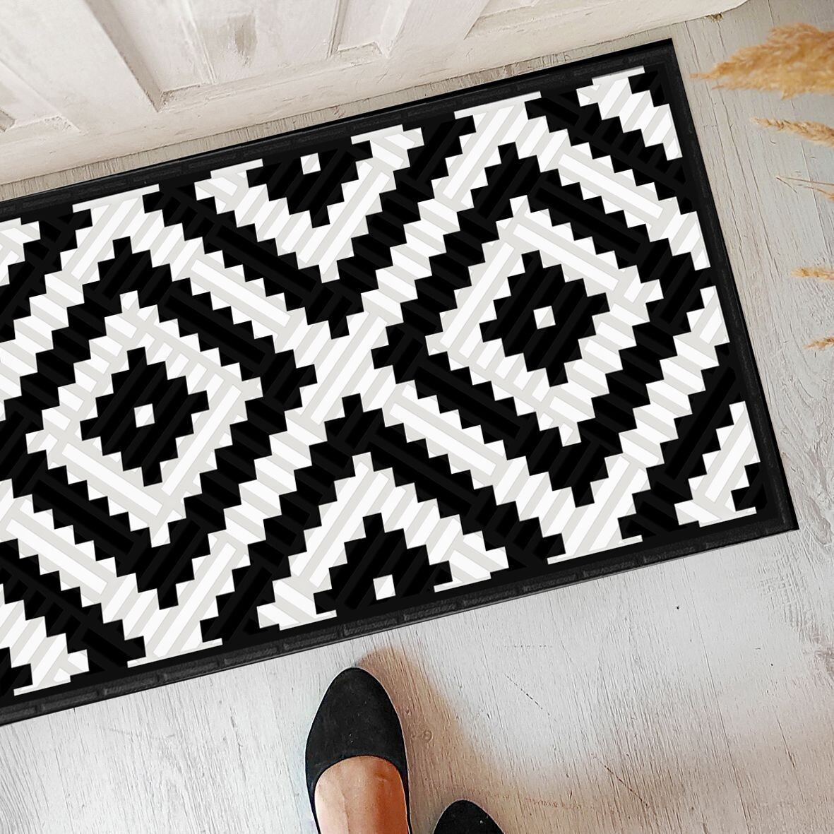 Придверний килимок для дому із принтом «Чорно білий геометричний ромб» на гумовій основі 75х45х0,4 см (KOV_20S037)