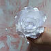 Білий бант у формі троянди з трьома перловими нитками 10 см, фото 3