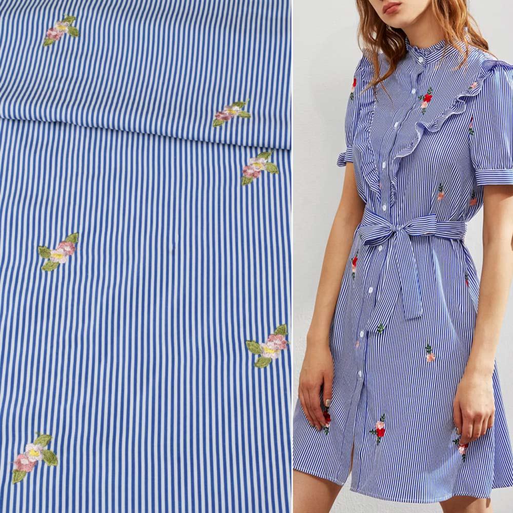 Поплін в біло-синю смужку, вишиті квіточки, ш.150