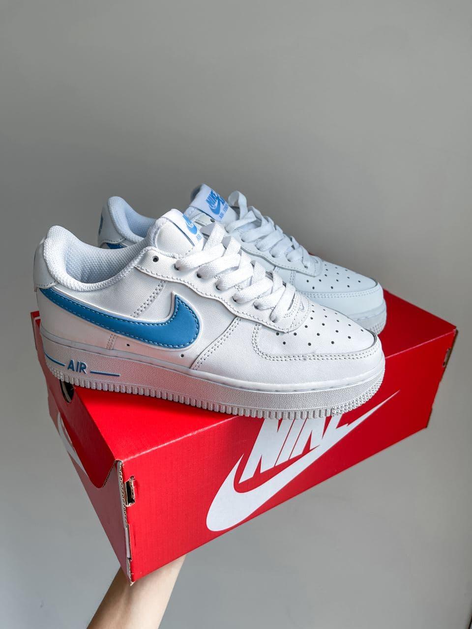 Кроссовки для Девушек Nike Air Force 1 с Синими Вставками. Стильная ...
