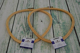 П'яльці дерев'яні з гвинтом  трикутні DMC 21,5х22см