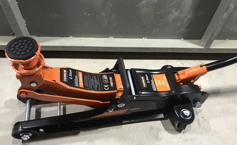 Домкрат гідравлічний Ferrum FMFJ25 (2.5 Тонн)