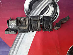 Кронштейн кріплення фари MAZDA CX7 06-12 EG2150151