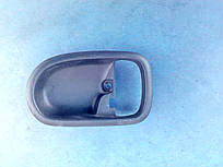 Пластик ручки двері внутр права EA01-58-303 Mazda 323 323F, 626, 626WAGON, MX-3, MX-5, MX-6