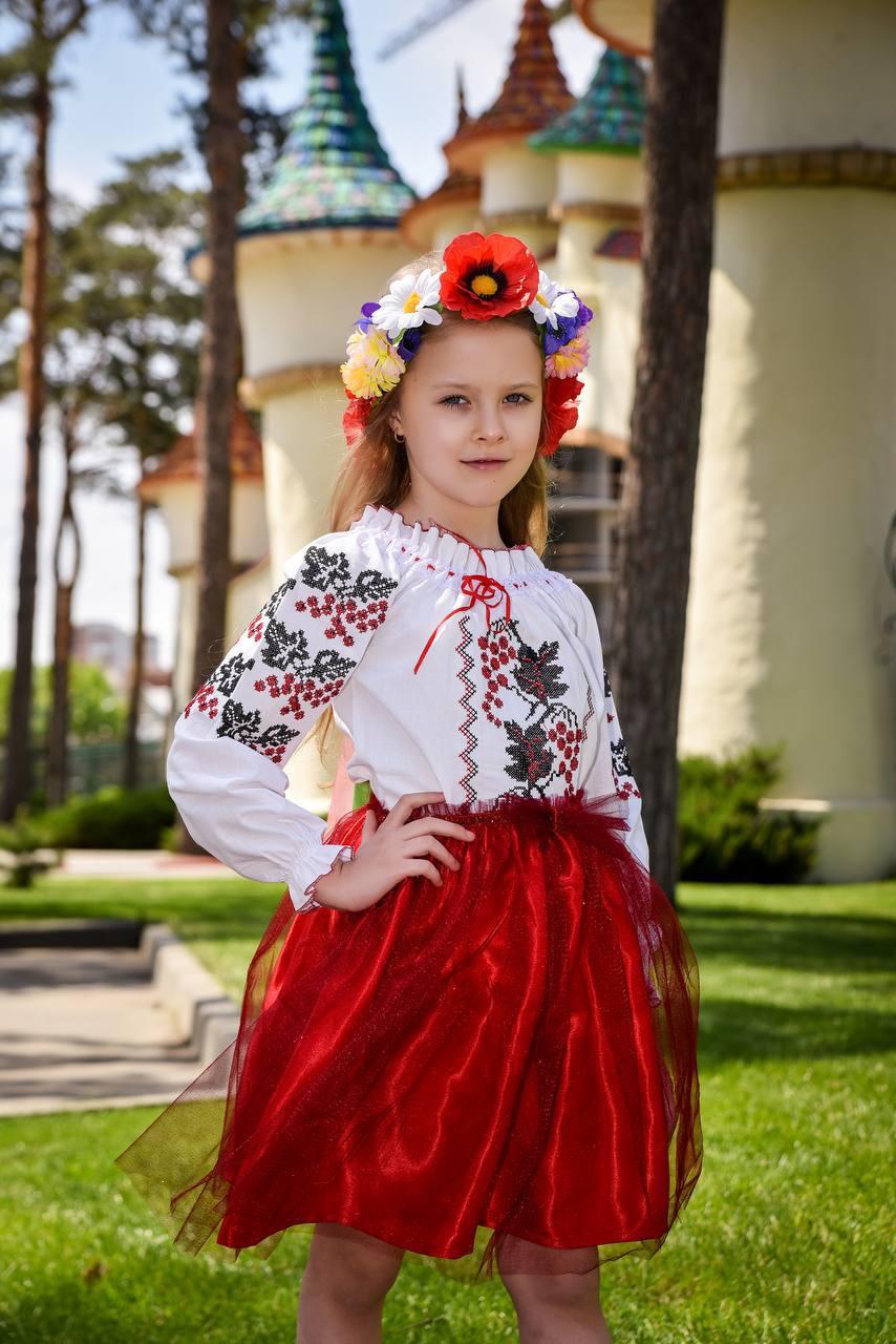 Блузка-вишиванка білого кольору з довгим рукавом для дівчинки р. 128-170, фото 1