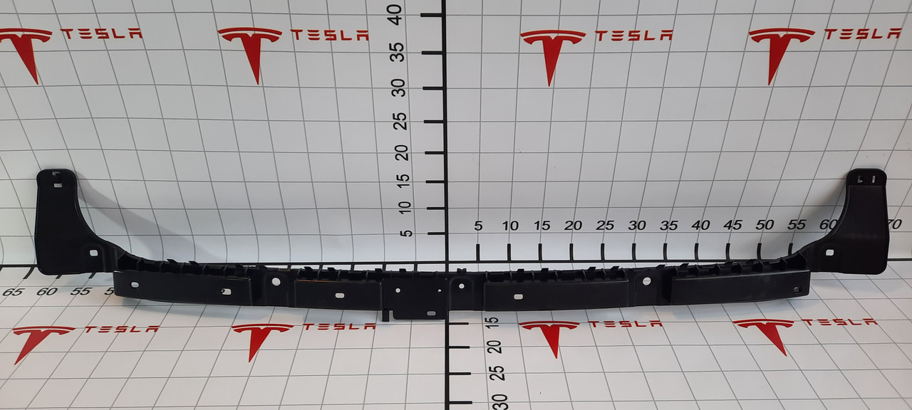 1121191-00-C Кронштейн заднього бампера (центральний) Tesla Model 3 (112119100C)