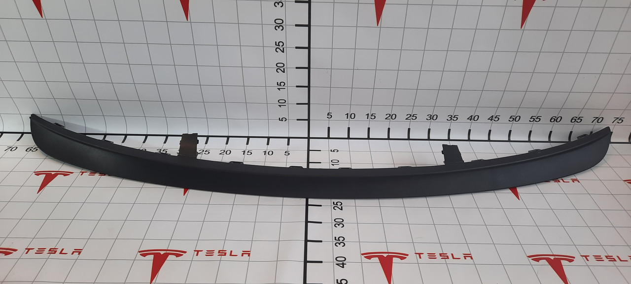 1103035-00-D Накладка заднього бампера (губа) Tesla Model 3 (1103035) (110303500D)