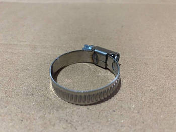 Хомут затяжний оцинкований 20-32мм.