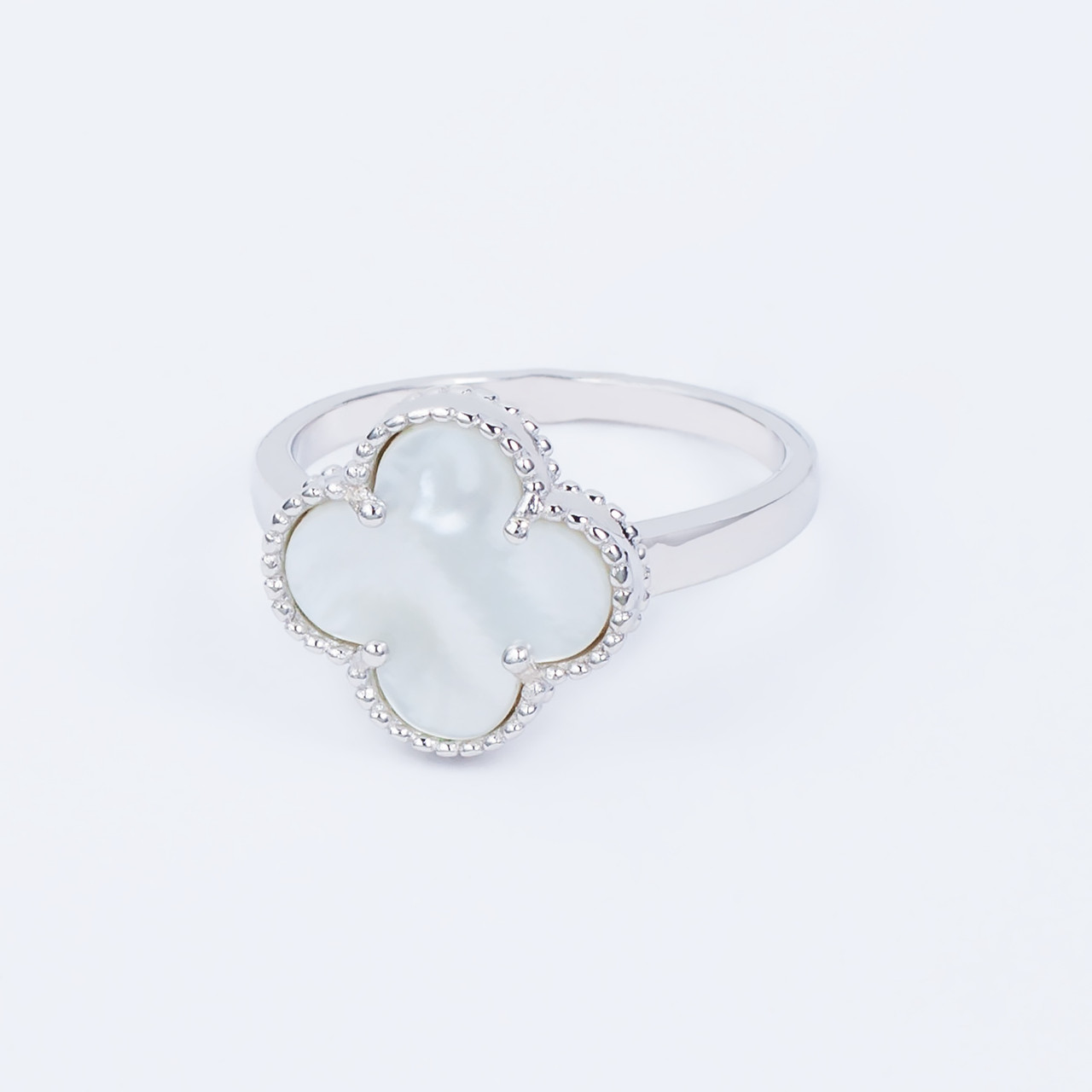 Каблучка TOP Silver размер 16,0 3,80 г 9510088б