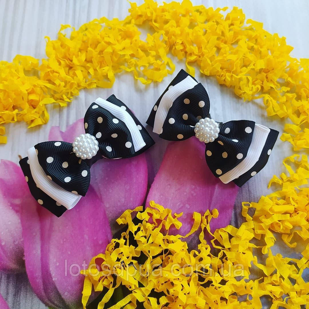 Бант шкільний на заколкі, білий з чорним в горошок