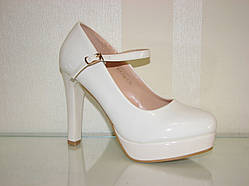 Жіночі туфлі білі для нареченої ошатні на стійкому каблуці з ремінцем розмір 36