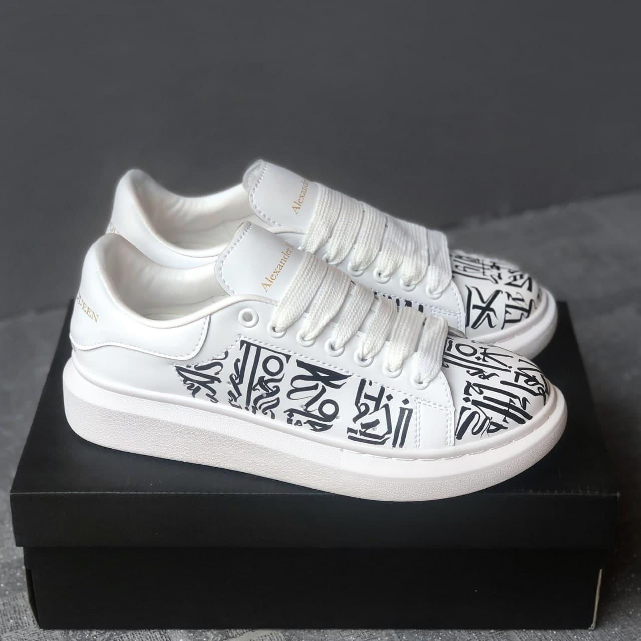 Кросівки жіночі білі Alexander McQueen Black Font (06265)