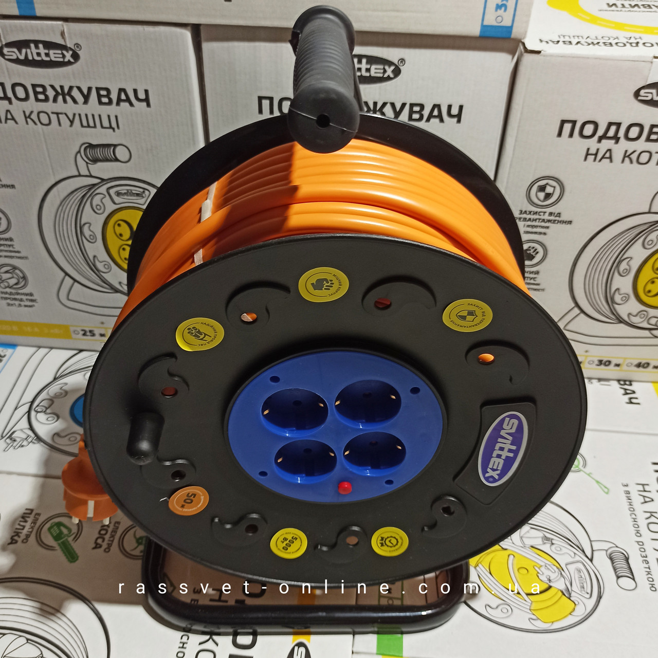 Подовжувач на котушці SVITTEX SV-0370 50 м із перерізом дроту 3х2,5 мм2, заземленням і термозахистом